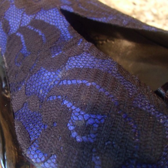 Carlos Santana Prestige Satin Ruffle Lace Pumps - Picture 14 of 15